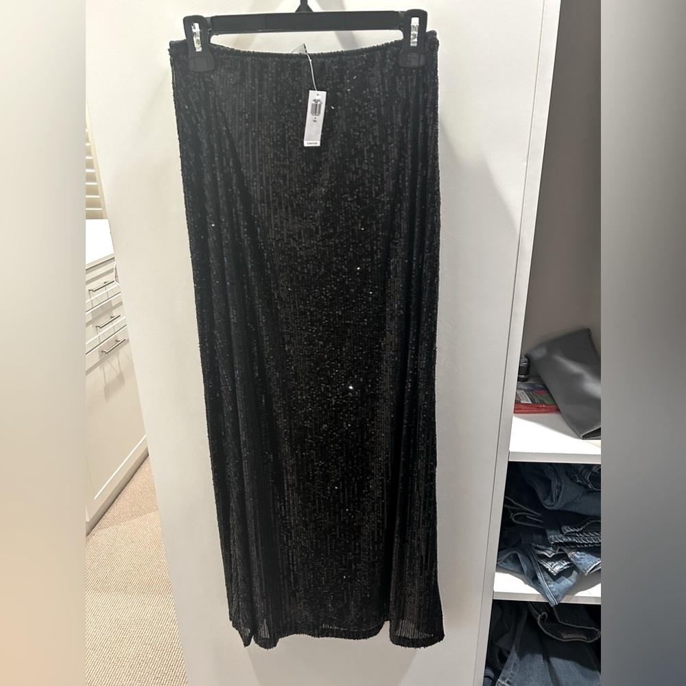 Old Navy NWT black sequin skirt  size small / tall